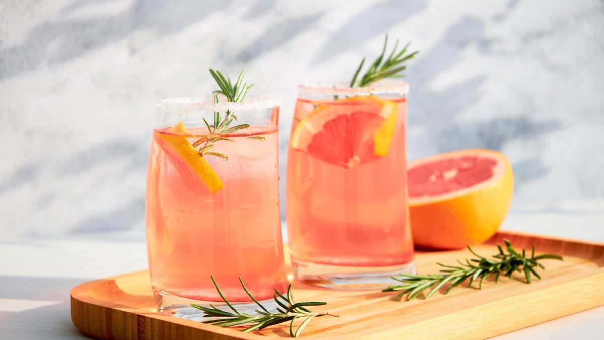 Le spritz pamplemousse thym, une recette de cocktail originale et rafraîchissante 